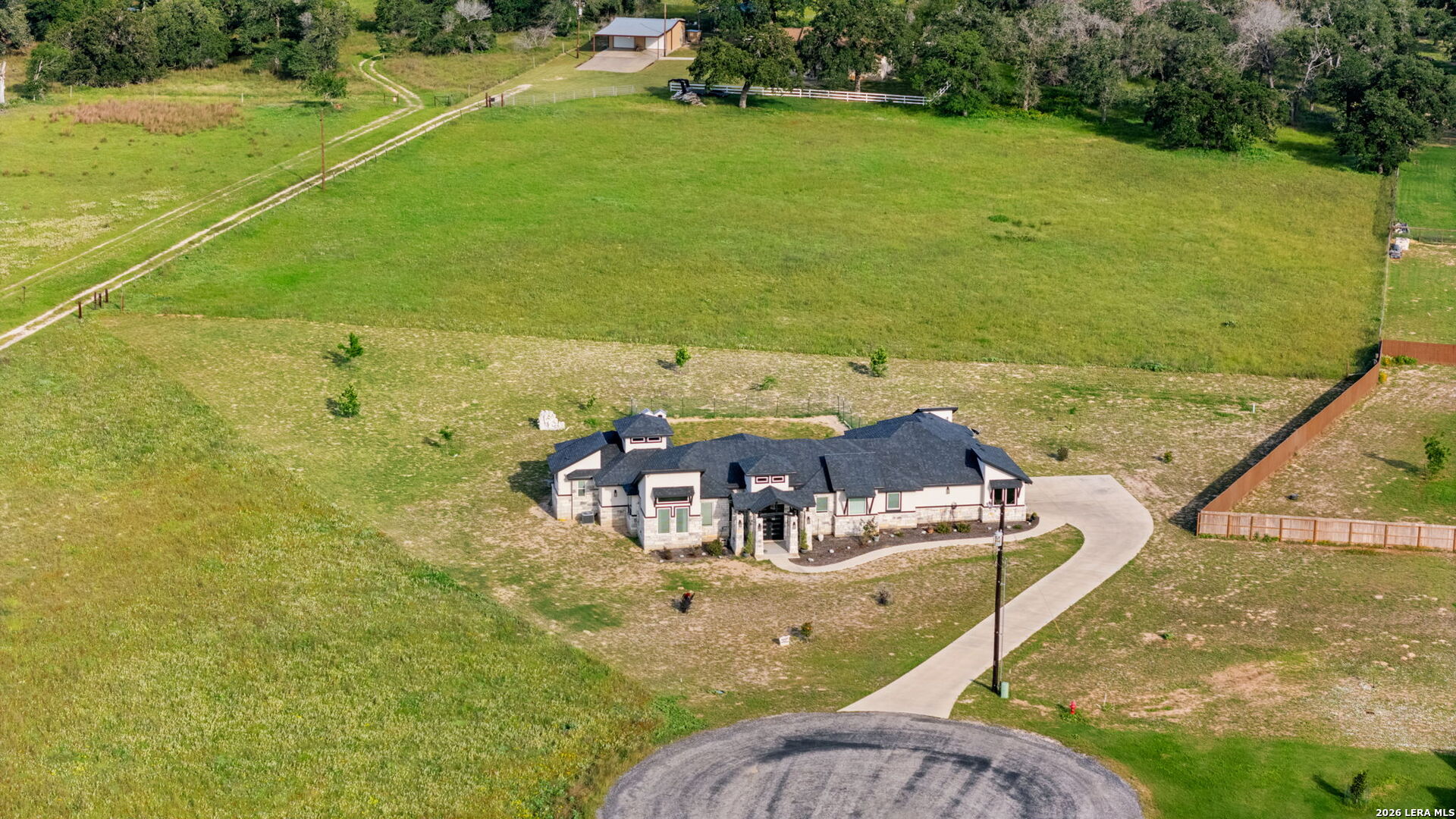 137 Ranchers Way Floresville, TX 78114 - Photo 3 of 46