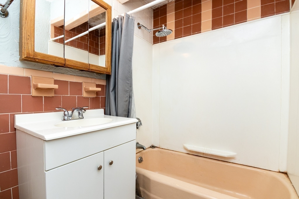 36 Winchester Street, Unit 6 Brookline, MA 02446 - Photo 14 of 20 a bathroom with a sink and a bathtub