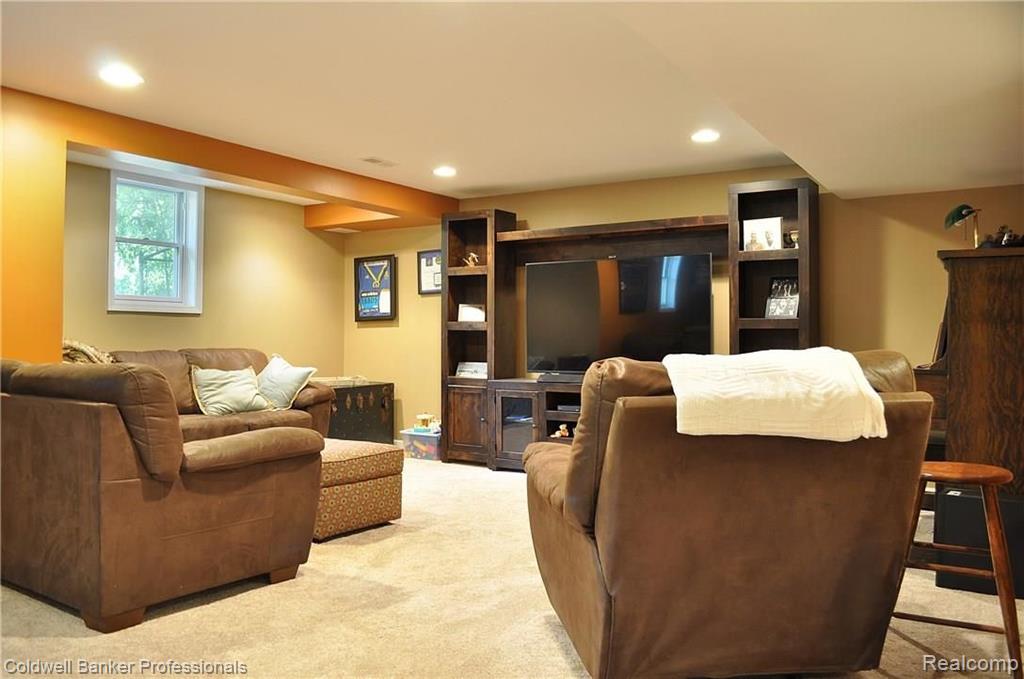 295 Red Oak Lane Rochester Hills, MI 48307 - Photo 33 of 39