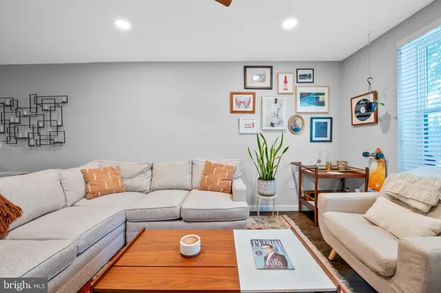 $500,000 | 1812 D Street Northeast, Unit 1, Washington, DC 20002