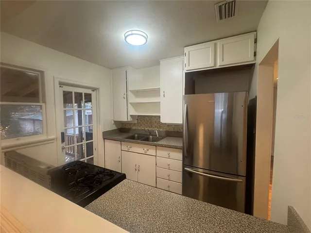 $2,100 | 927 Northeast 7th Avenue, Gainesville, FL 32601