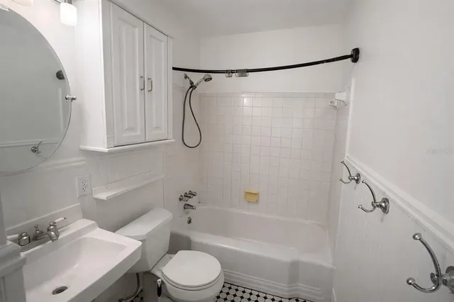 $1,950 | 927 Northeast 7th Avenue, Gainesville, FL 32601