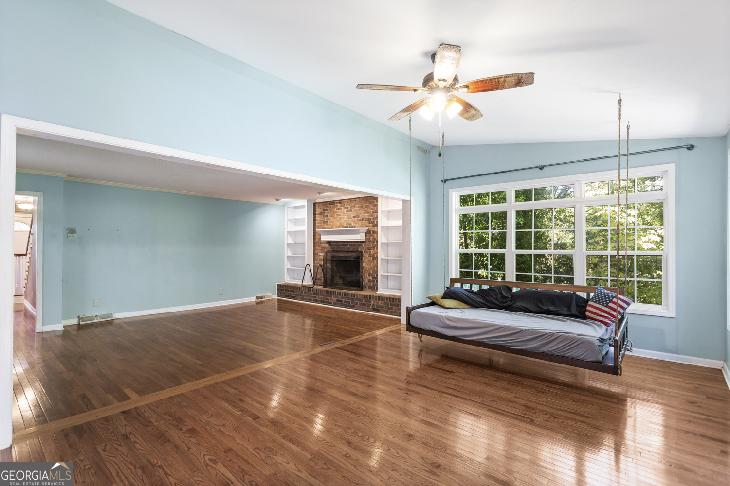 73 Ridgeview Heights Toccoa, GA 30577 - Photo 15 of 67 a bedroom with a large bed and a large window