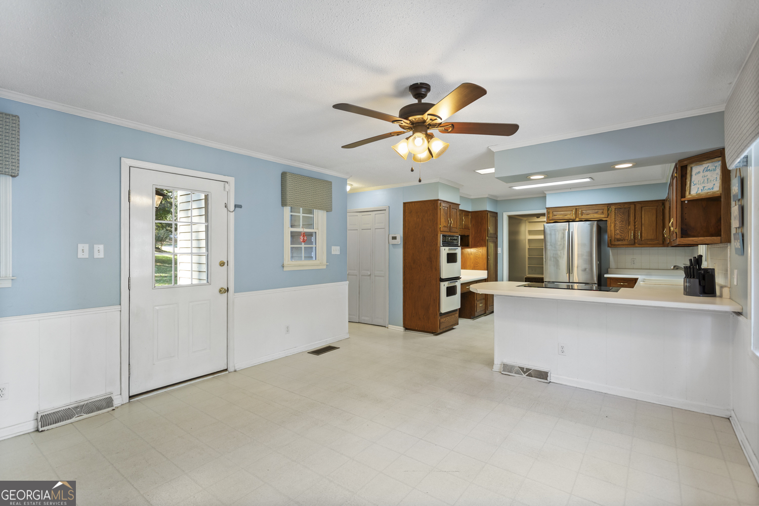 73 Ridgeview Heights Toccoa, GA 30577 - Photo 20 of 67 a view of a livingroom with furniture a ceiling fan and wooden floor