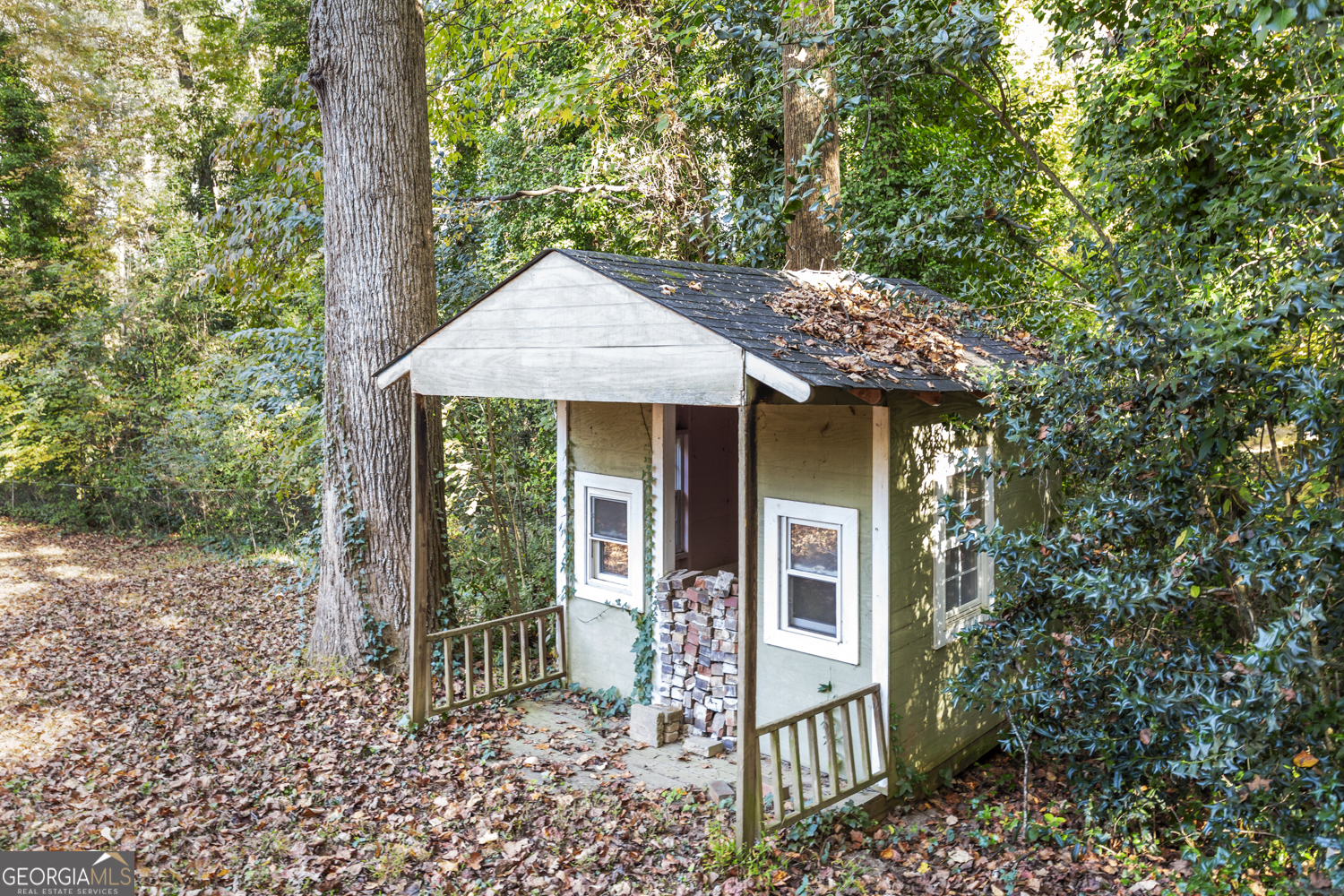 73 Ridgeview Heights Toccoa, GA 30577 - Photo 54 of 67 front view of a house with a garden