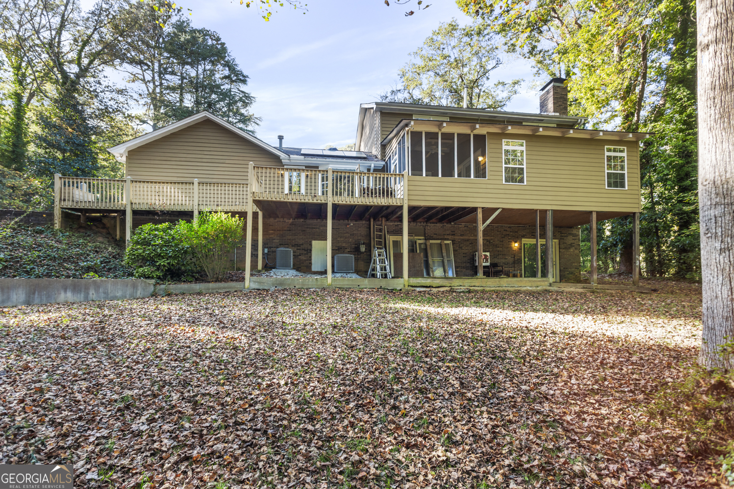 73 Ridgeview Heights Toccoa, GA 30577 - Photo 55 of 67 a front view of a house with garden