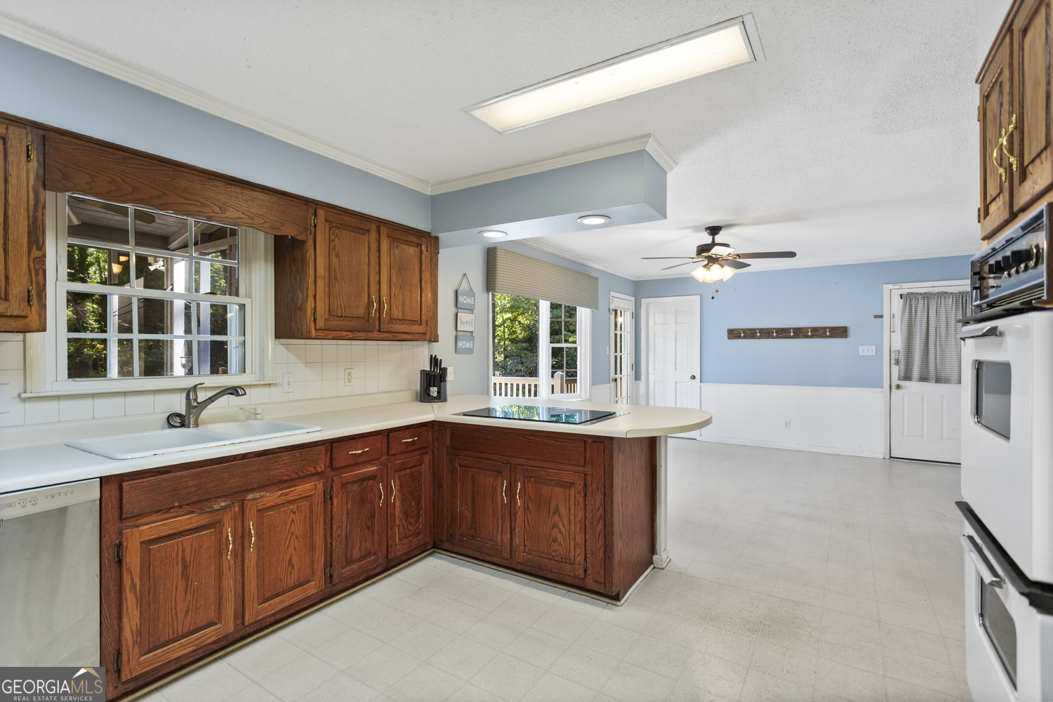 73 Ridgeview Heights Toccoa, GA 30577 - Photo 6 of 67 a kitchen with a sink stove and cabinets