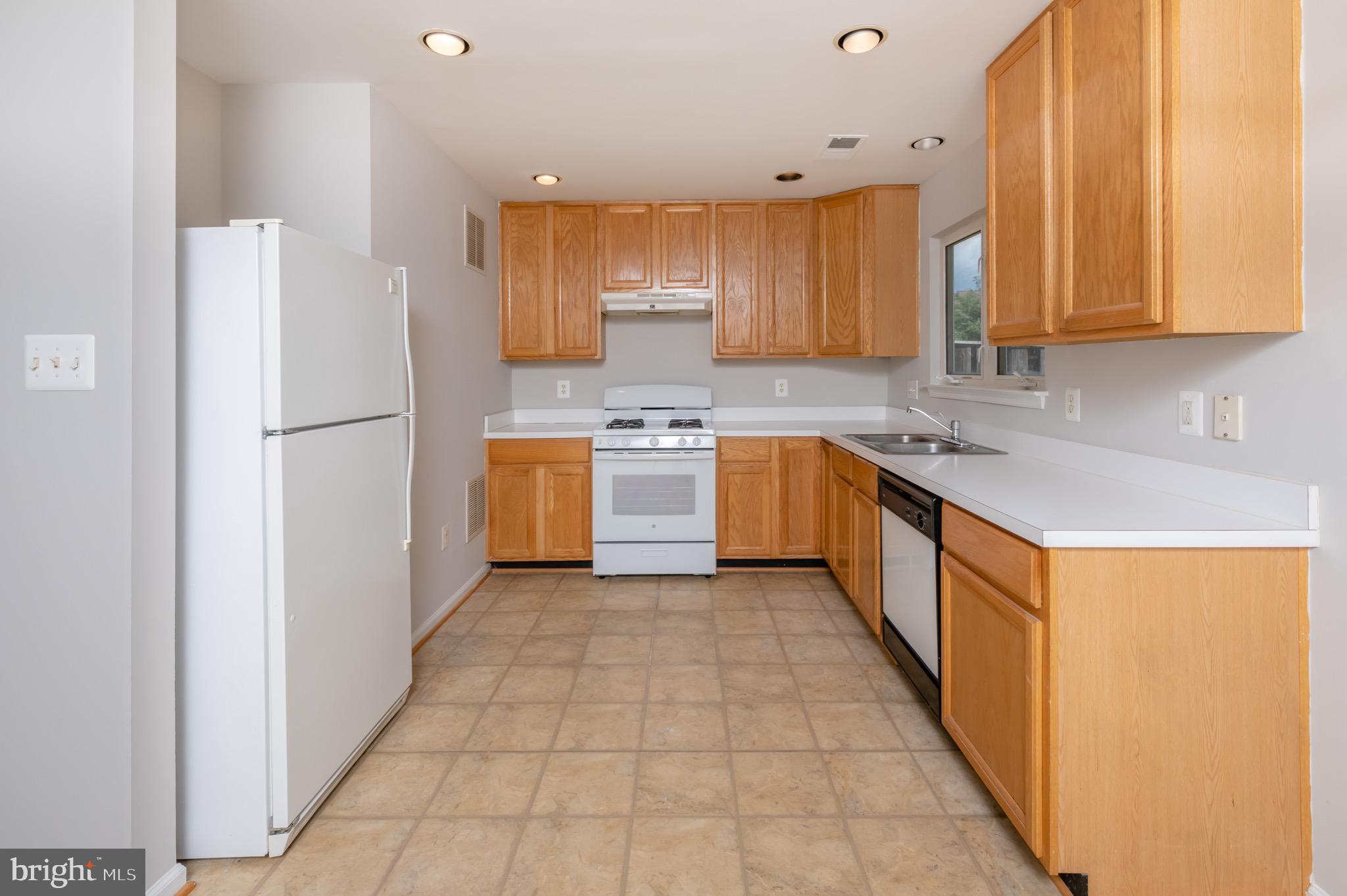 14809 Bolton Road Centreville, VA 20121 - Photo 8 of 31 Kitchen