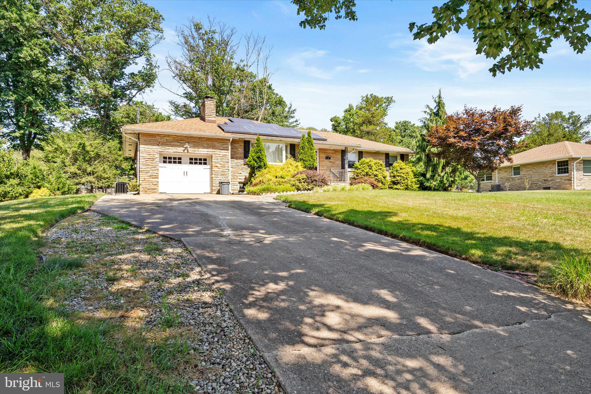 32 Malaga Drive Ewing, NJ 08638 - Photo 2 of 31