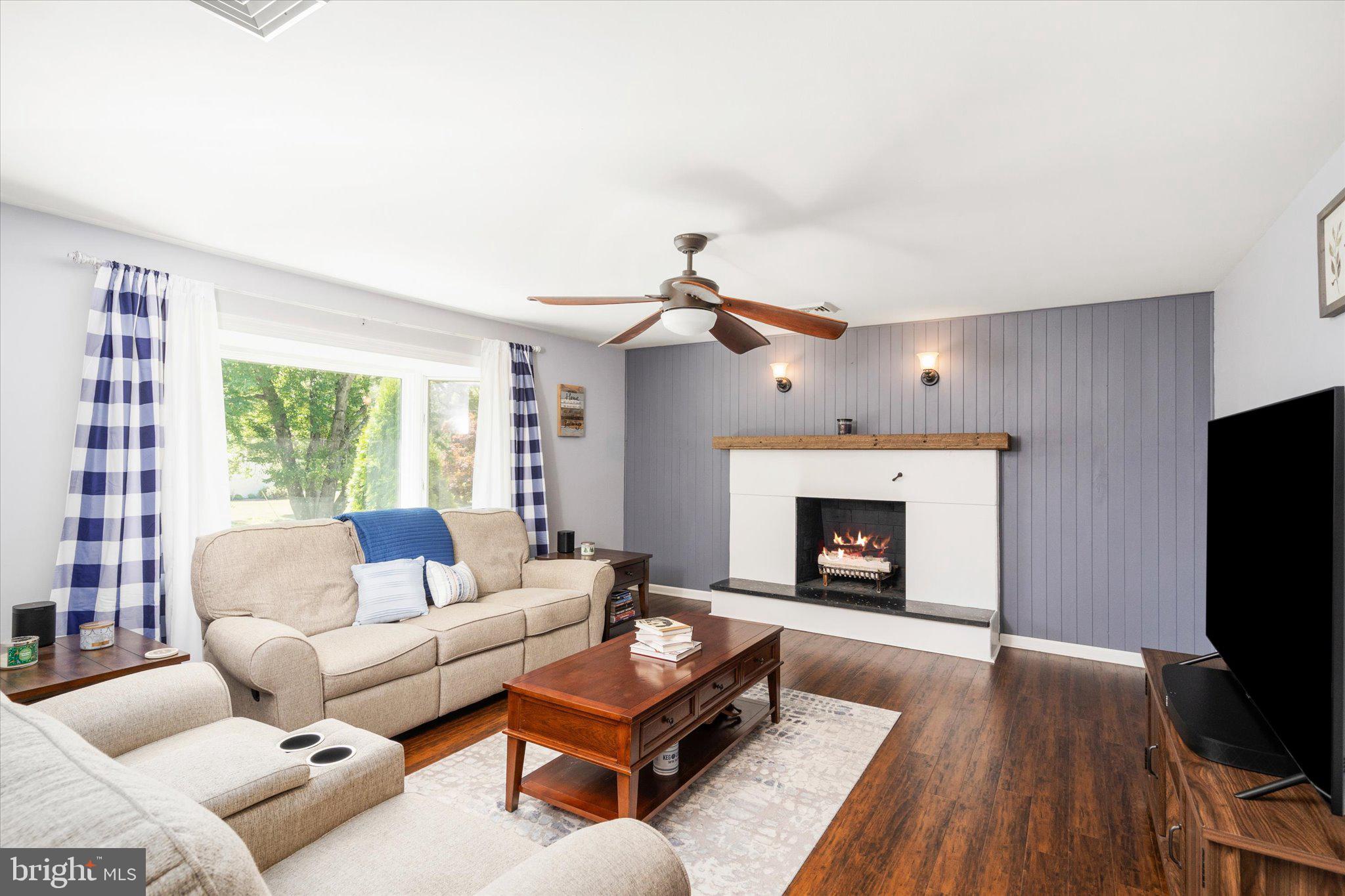 32 Malaga Drive Ewing, NJ 08638 - Photo 4 of 31