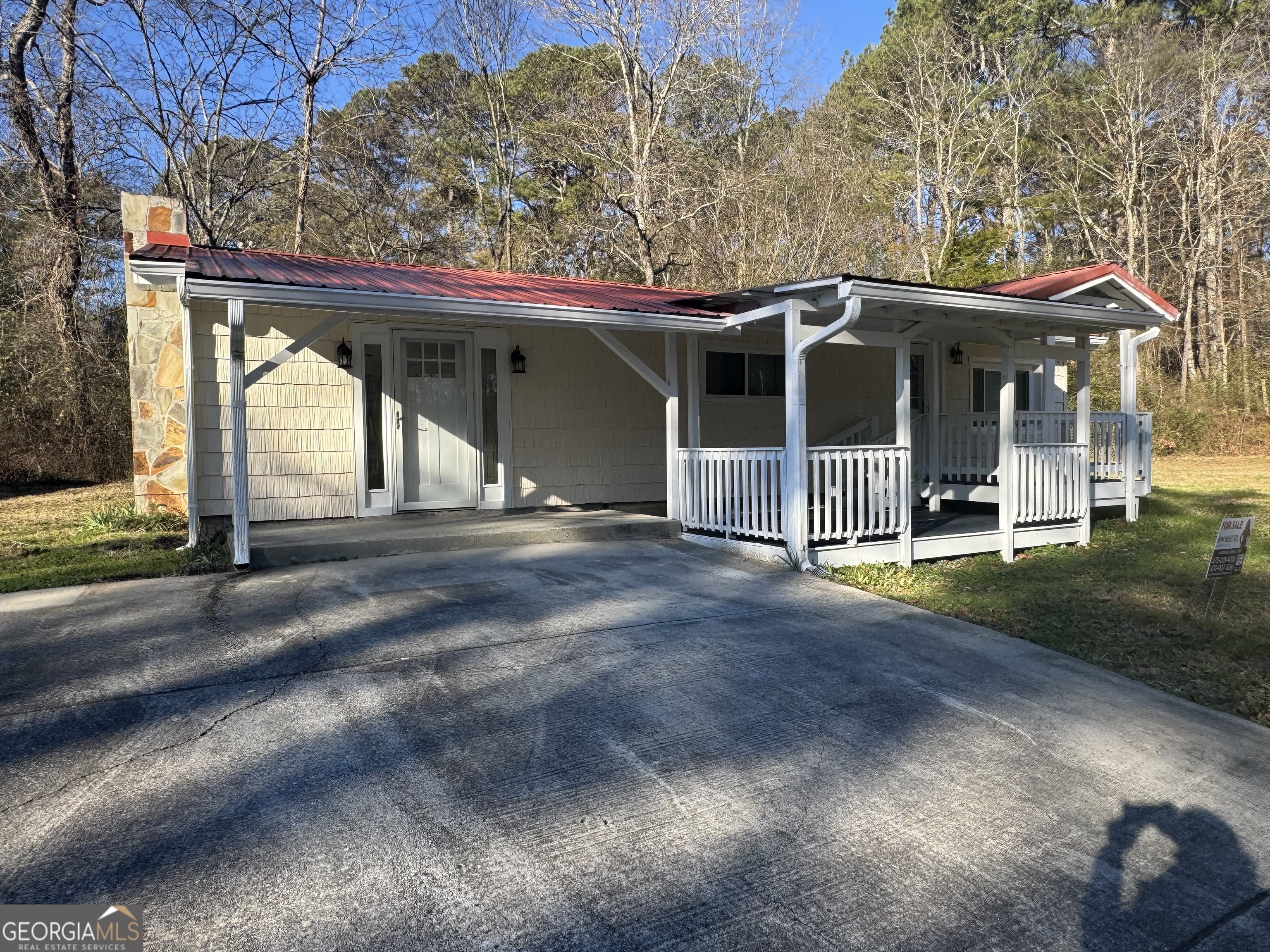 145 Henry Circle LaFayette, GA 30728 - Photo 4 of 28 a view of a car park front of house