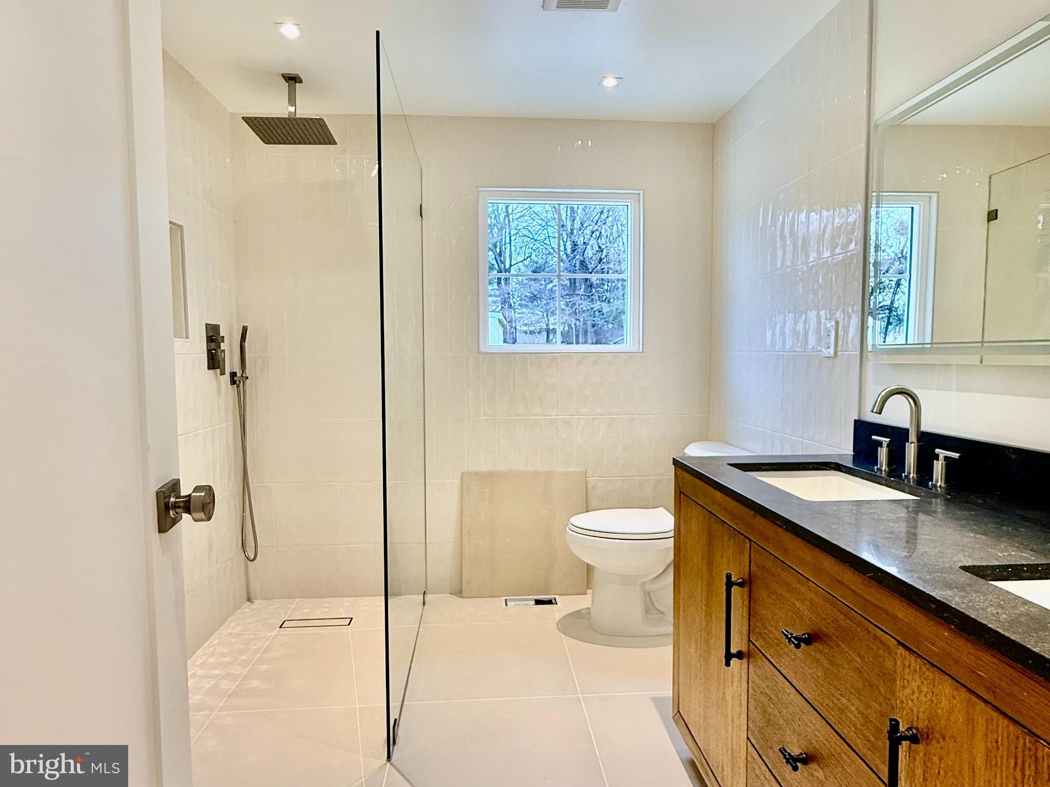 816 Utterback Store Road Great Falls, VA 22066 - Photo 3 of 18