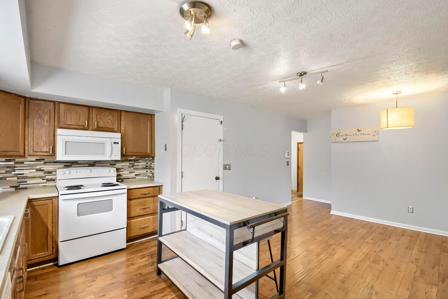 5531 Karl Road Columbus, OH 43229 - Photo 8 of 28 5531 Karl Rd - Web Quality - 008 - 08 Ki