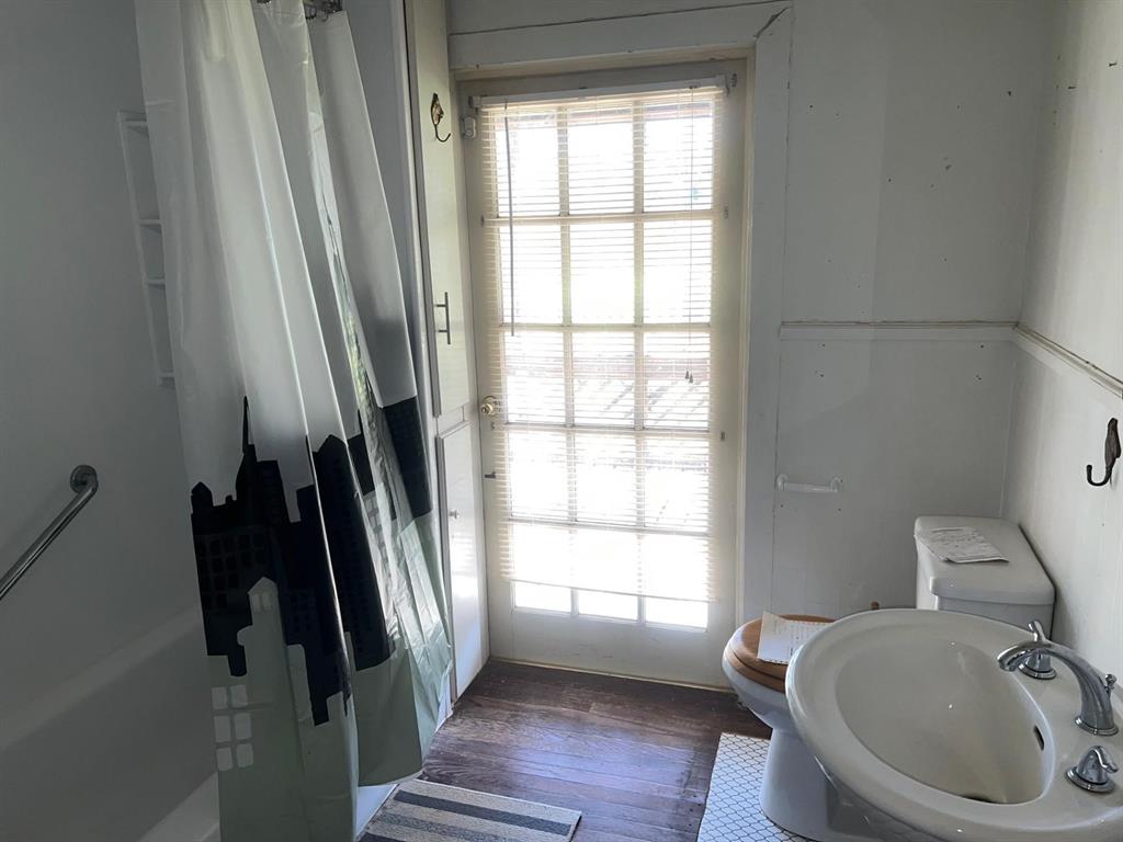 307 Copperhead Road Mineral Wells, TX 76067 - Photo 6 of 12 a bathroom with a sink and a tub