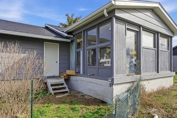 $309,900 | 295 Southwest Railroad Avenue, Creston, WA 99117