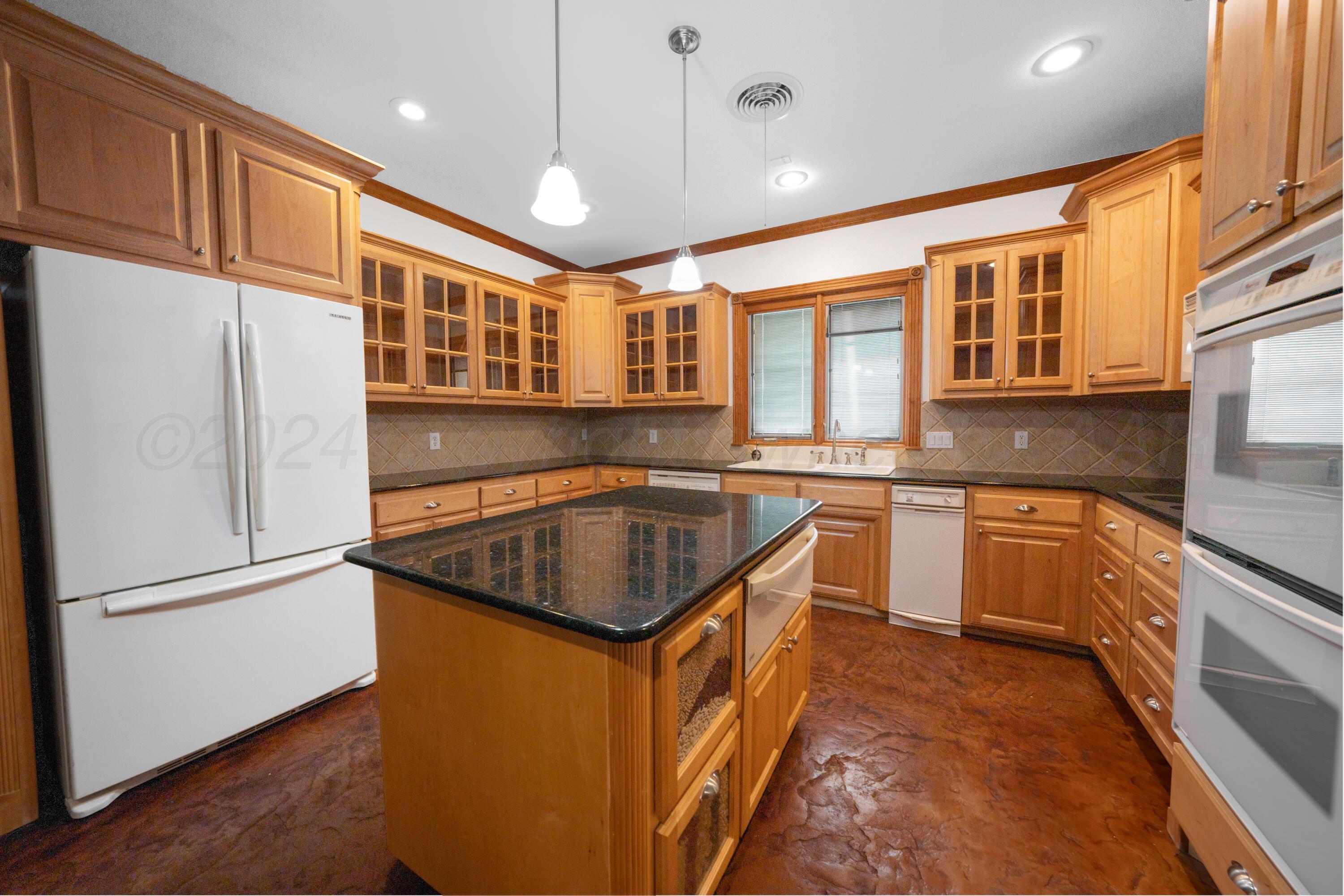 17300 White Wing Road Canyon, TX 79015 - Photo 17 of 60 kitchencenter