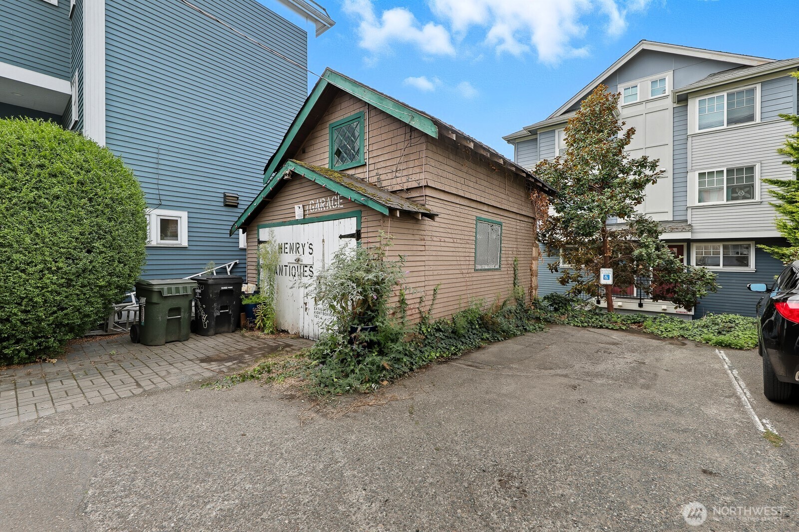 211 14th Avenue East Seattle, WA 98112 - Photo 27 of 32 a front view of a house with garden