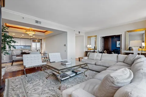 $1,024,500 | 180 East Pearson Street, Unit 4002, Chicago, IL 60611