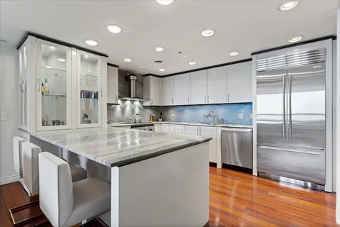 $1,024,500 | 180 East Pearson Street, Unit 4002, Chicago, IL 60611