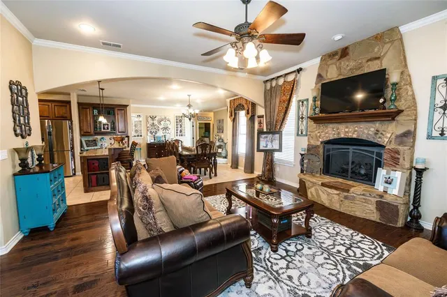 $470,000 | 209 Benton Street, Nocona, TX 76255