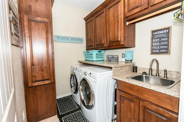 $470,000 | 209 Benton Street, Nocona, TX 76255