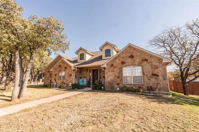 $470,000 | 209 Benton Street, Nocona, TX 76255