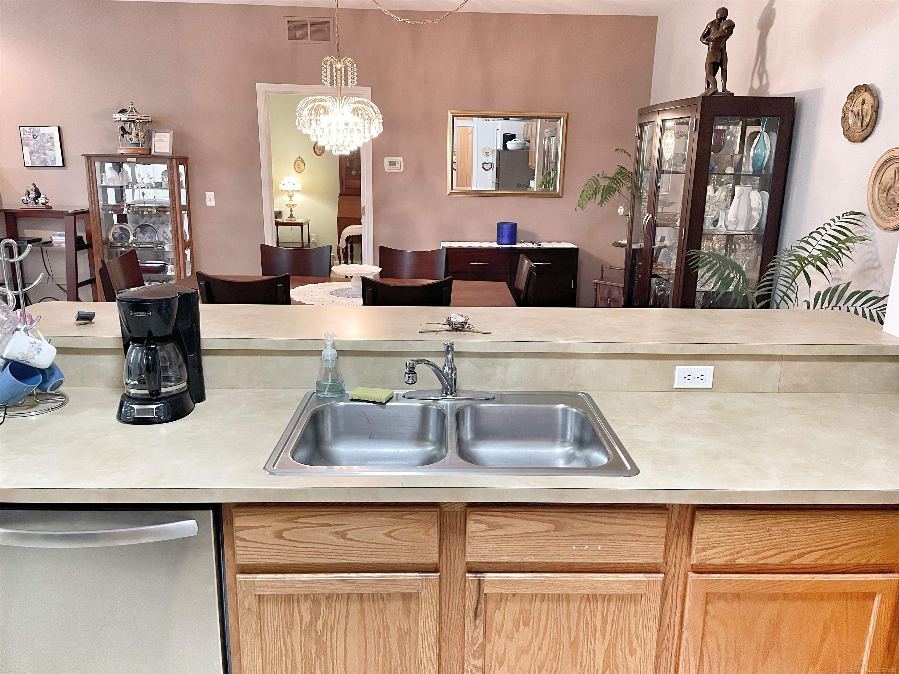 46142 Rhodes Drive Macomb, MI 48044 - Photo 10 of 24 50156804-e23eb653-17e9-4978-8488-7d1ce2bd5246.JPG