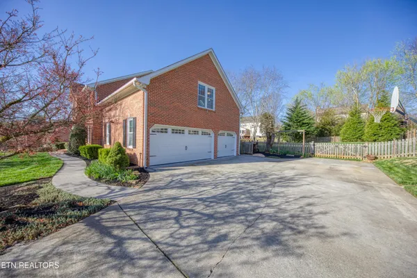 $700,000 | 510 Maple Tree Drive, Knoxville, TN 37934