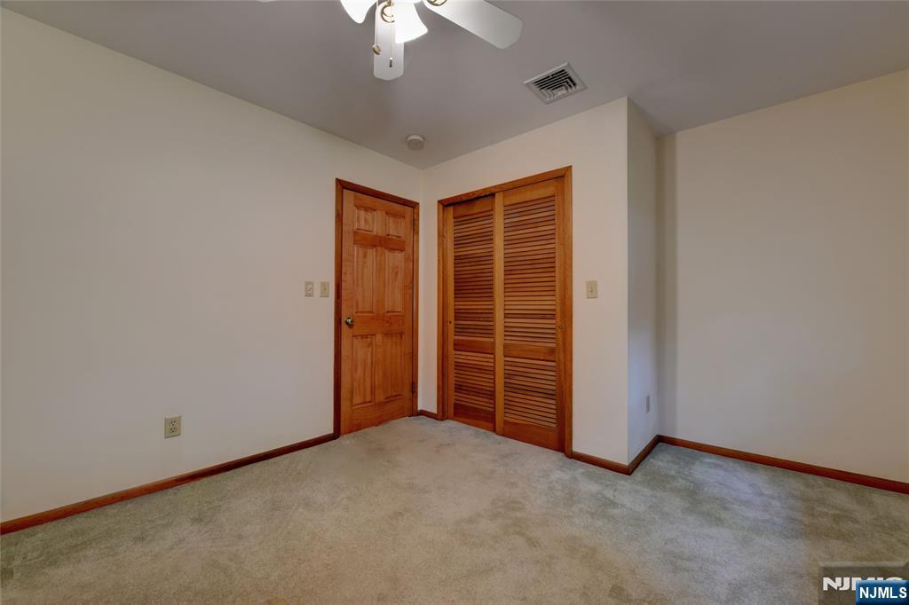 34 Knoll Road Wayne, NJ 07470 - Photo 29 of 50