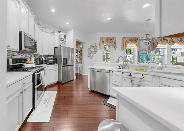 $449,900 | 420 Manns Harbor Drive, Apollo Beach, FL 33572