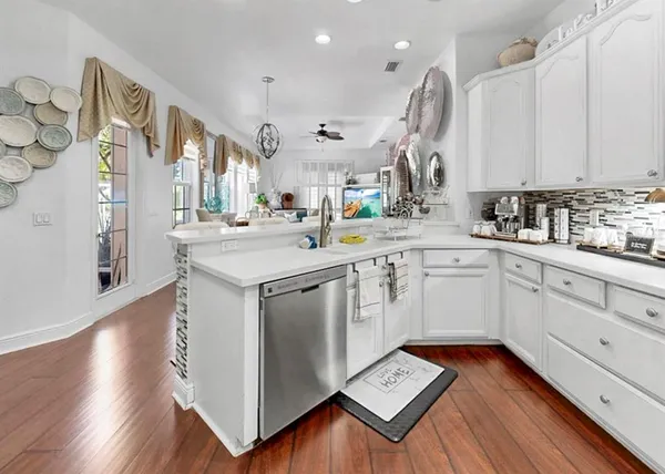 $449,900 | 420 Manns Harbor Drive, Apollo Beach, FL 33572
