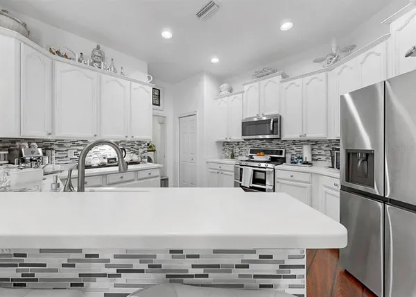$449,900 | 420 Manns Harbor Drive, Apollo Beach, FL 33572