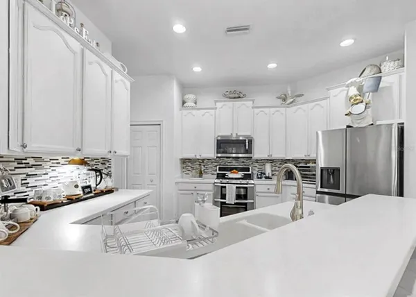 $449,900 | 420 Manns Harbor Drive, Apollo Beach, FL 33572