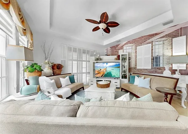 $449,900 | 420 Manns Harbor Drive, Apollo Beach, FL 33572