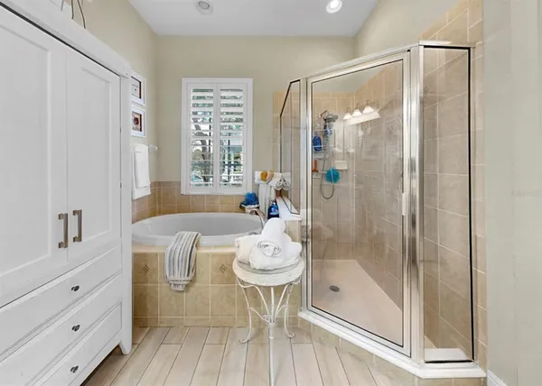 $449,900 | 420 Manns Harbor Drive, Apollo Beach, FL 33572