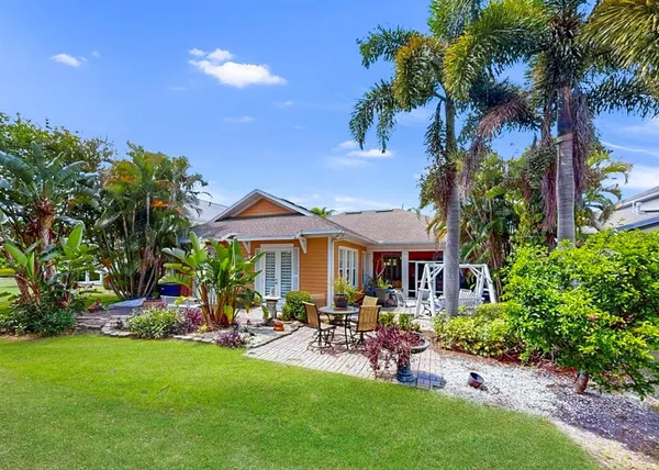 $449,900 | 420 Manns Harbor Drive, Apollo Beach, FL 33572