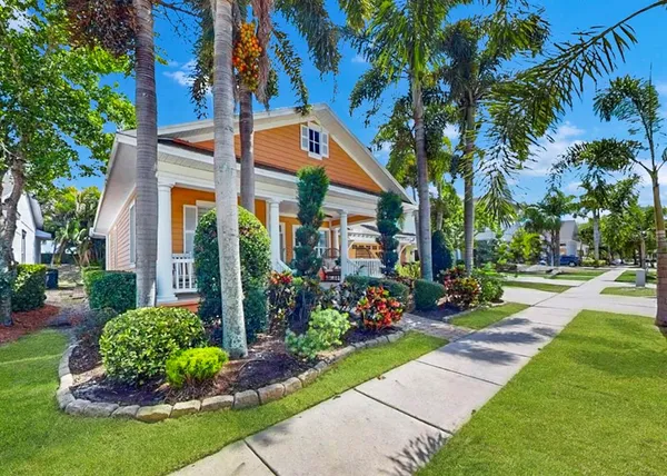 $449,900 | 420 Manns Harbor Drive, Apollo Beach, FL 33572