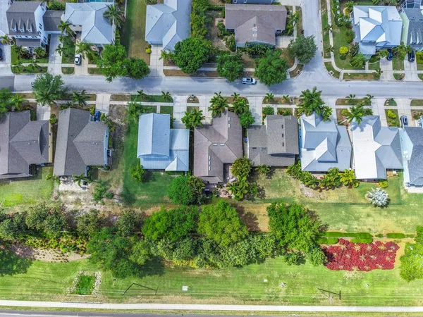 $449,900 | 420 Manns Harbor Drive, Apollo Beach, FL 33572
