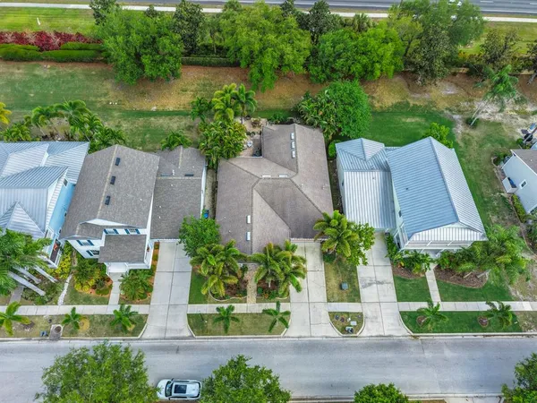$449,900 | 420 Manns Harbor Drive, Apollo Beach, FL 33572