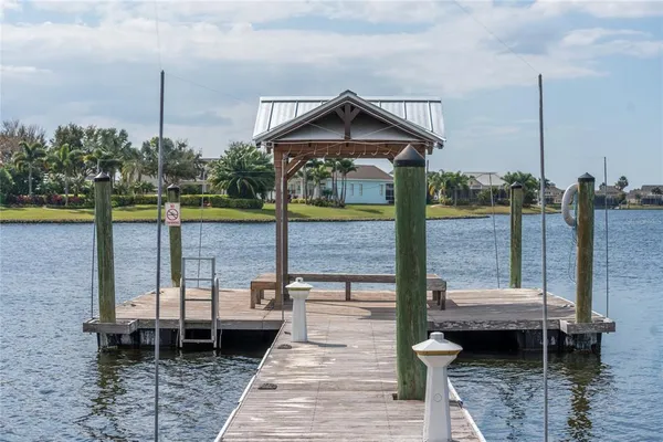 $449,900 | 420 Manns Harbor Drive, Apollo Beach, FL 33572