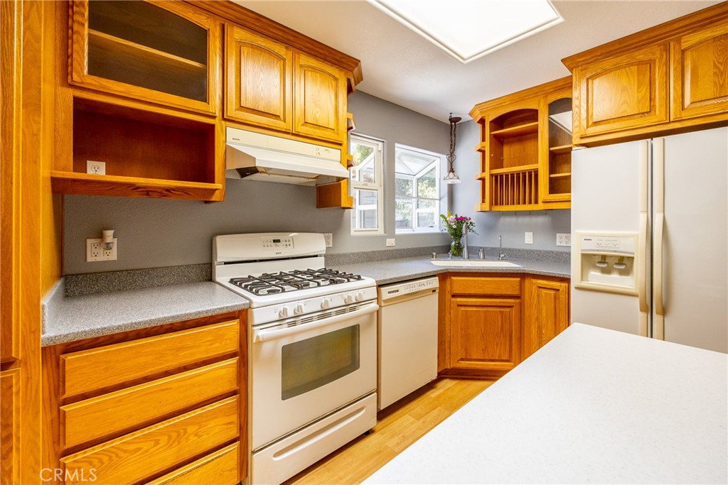 2155 Cowper Street Cambria, CA 93428 - Photo 10 of 35 a kitchen with stainless steel appliances granite countertop a stove and a refrigerator