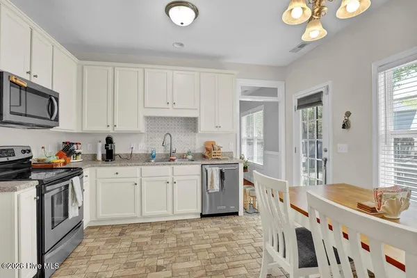 $2,200 | 109 Katrina Street, Sneads Ferry, NC 28460