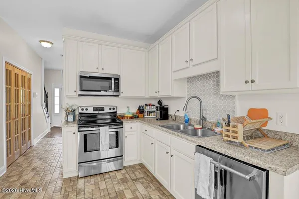 $2,200 | 109 Katrina Street, Sneads Ferry, NC 28460