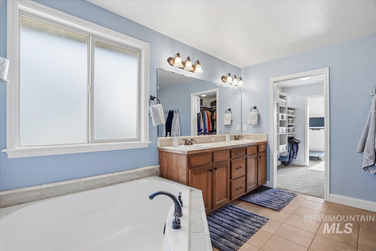 946 West Bacall Street Meridian, ID 83646 - Photo 17 of 47