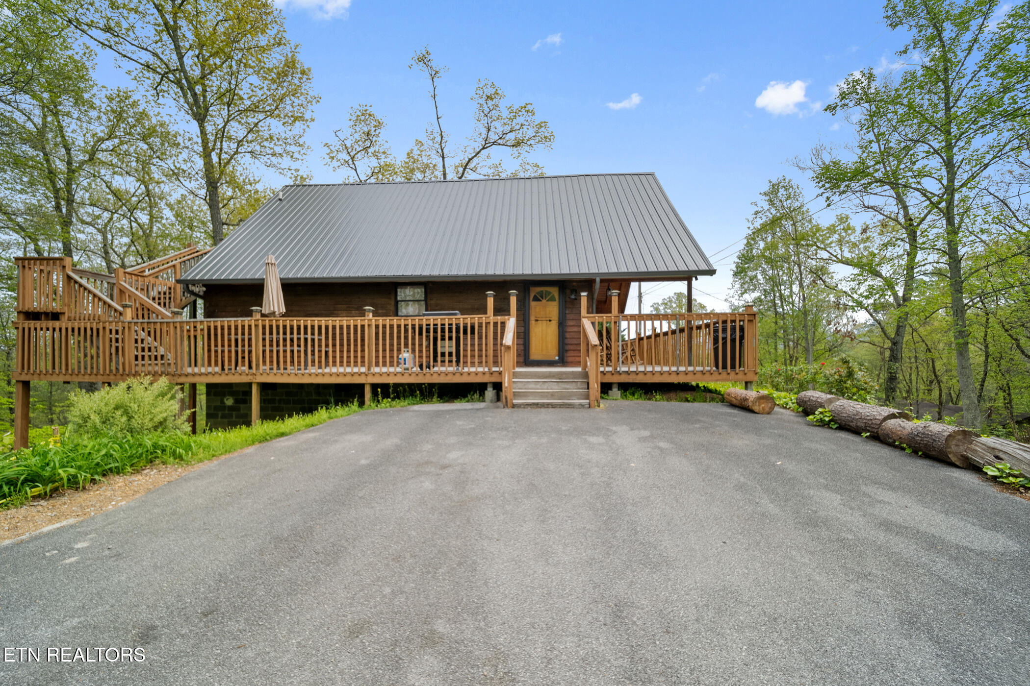 720 Timberlake Drive Pigeon Forge, TN 37863 - Photo 1 of 44 Main House