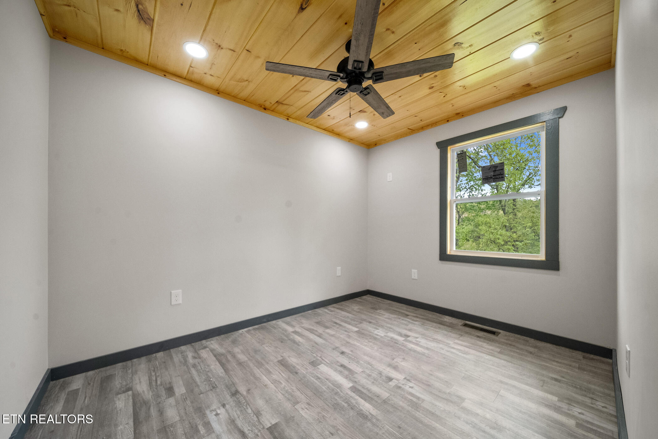 720 Timberlake Drive Pigeon Forge, TN 37863 - Photo 38 of 44 Room 3