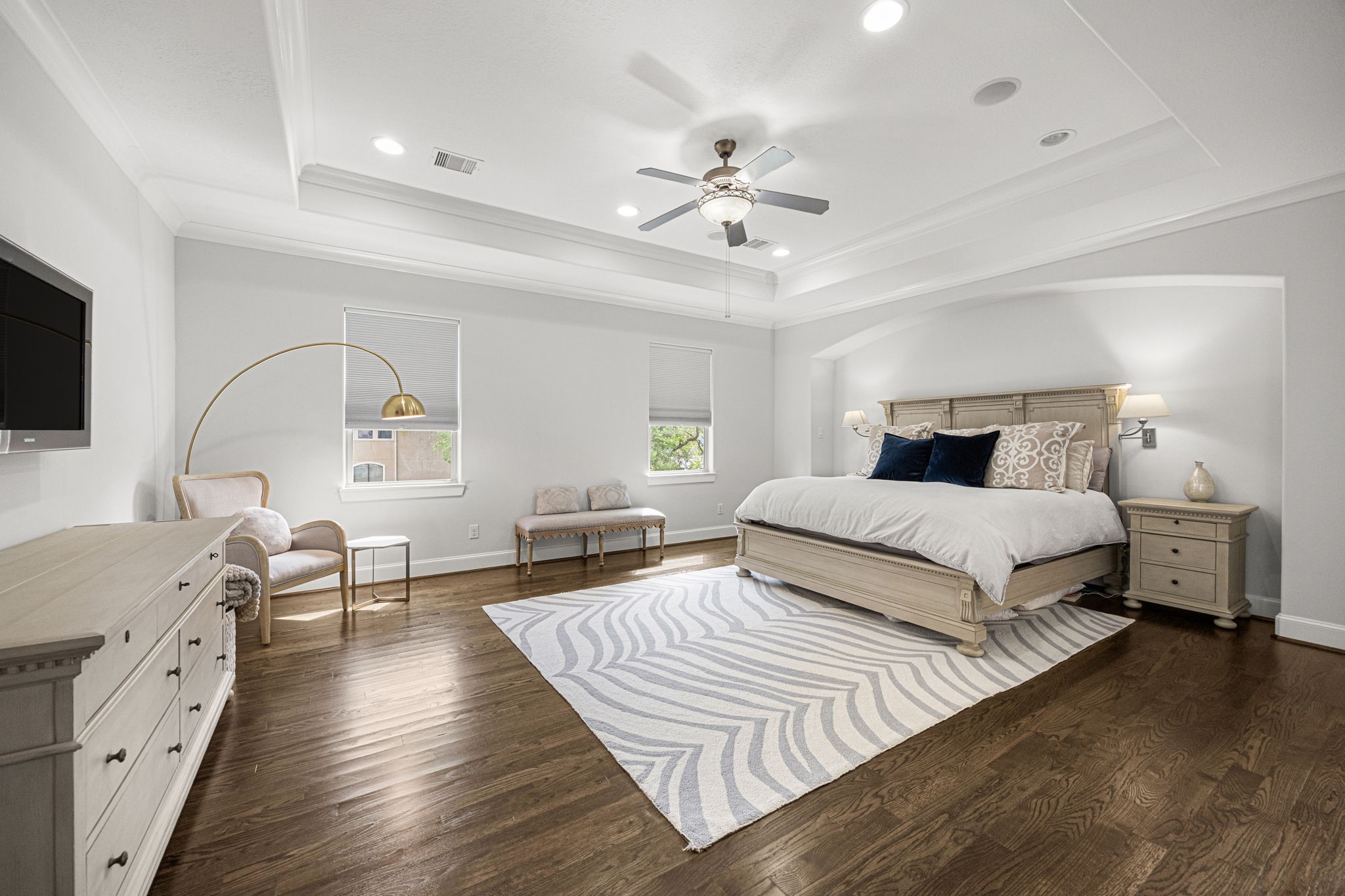 5119 Locust Street Bellaire, TX 77401 - Photo 28 of 47 Impressive primary bedroom with tray ceiling and alcove for headboard and night stands.