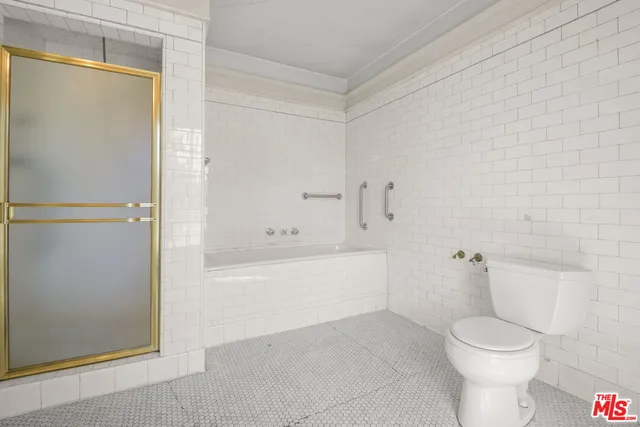 $2,799,000 | 1685 South Victoria Avenue, Los Angeles, CA 90019