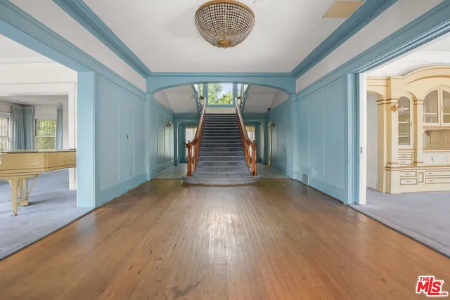 $2,799,000 | 1685 South Victoria Avenue, Los Angeles, CA 90019