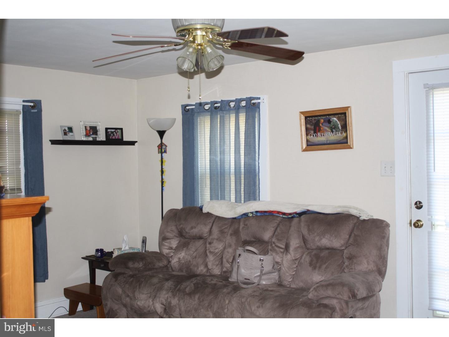 37 Georgia Road Pennsville, NJ 08070 - Photo 17 of 22 Living Room